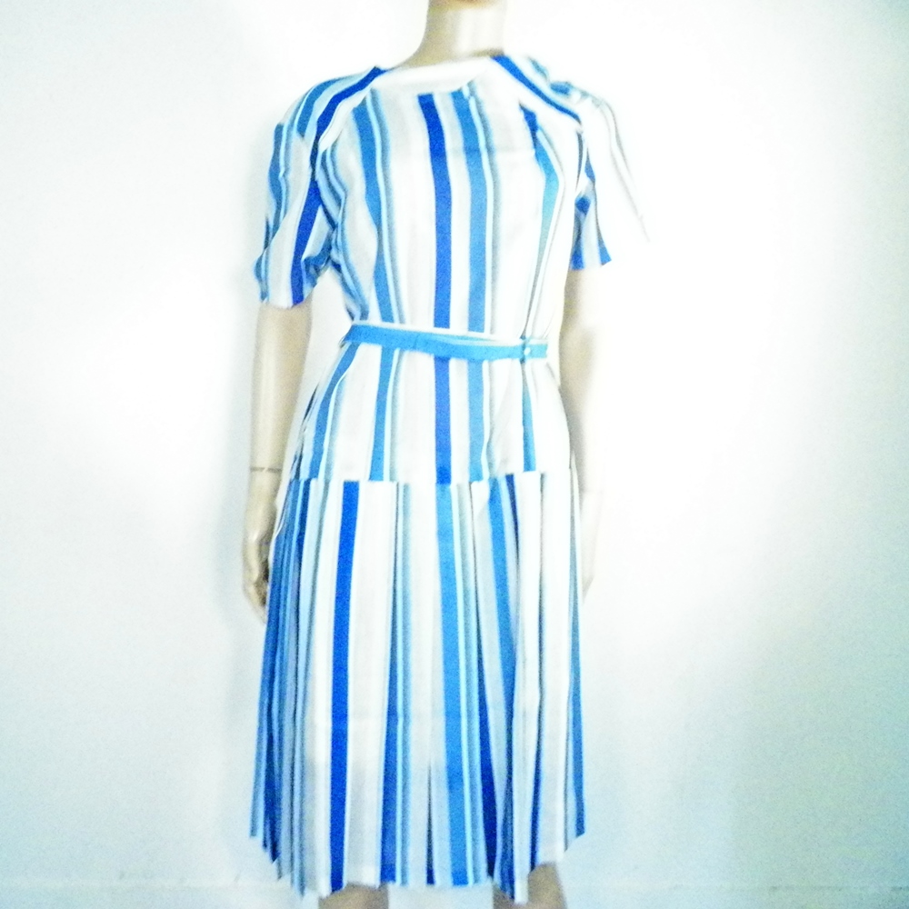 Robe Vintage Bleue GUY DUBOUIS Taille Estimée M Bon état -  reconditionné disponible sur Label Emmaüs